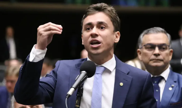 TSE ordena que Flávio e Nikolas removam vídeo de crianças contra Lula
