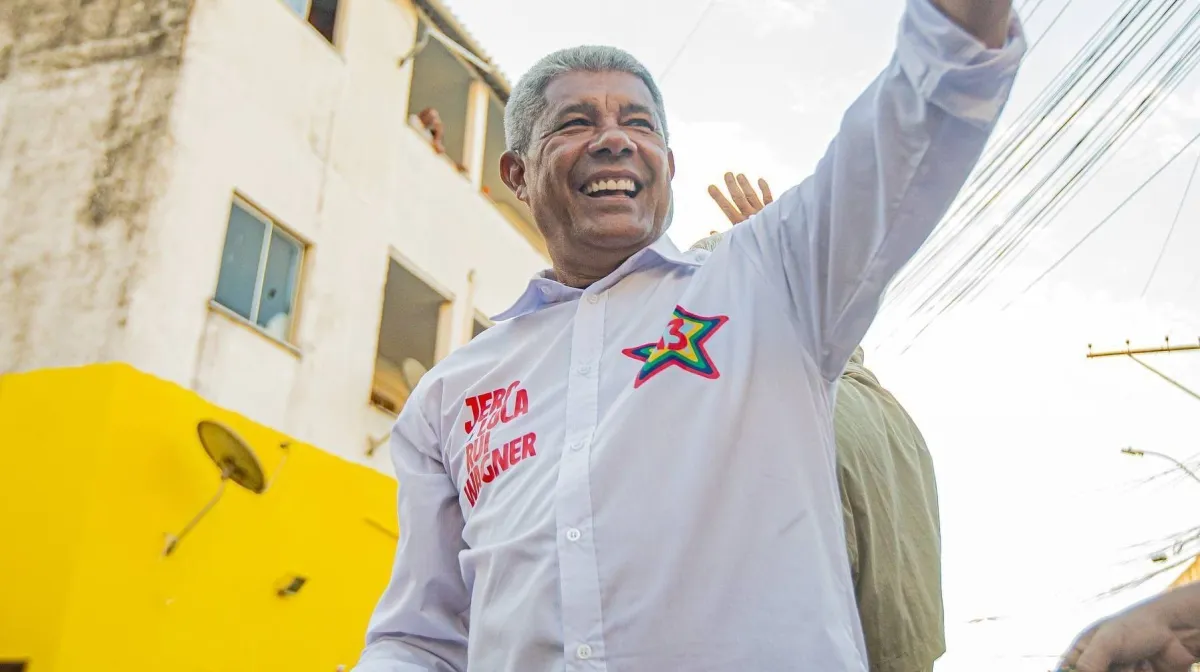 Com a apuração totalizada pela Justiça Eleitoral, Jerônimo Rodrigues (PT) alcançou a maioria absoluta dos votos válidos e foi reeleito governador da Bahia logo no primeiro turno