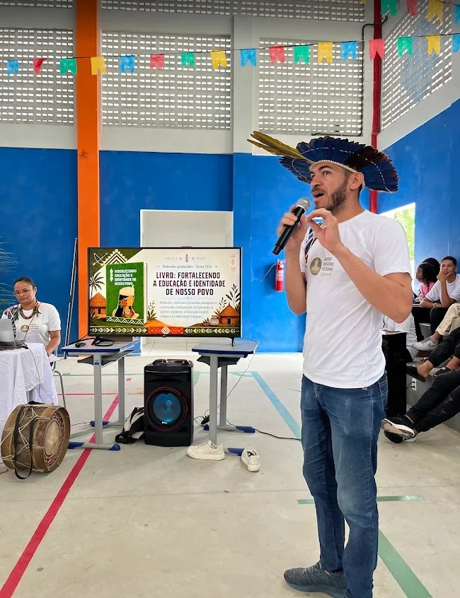 Leonardo Cinésio, ingressante no doutorado em Educação Matemática e Tecnológica da UFPE, em formação continuada de professores indígenas Potiguara