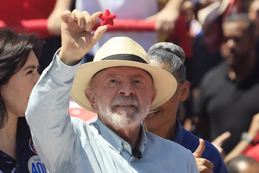 Brazil's President and presidential candidate Luiz Inacio Lula da Silva holds a red star during a campaign rally at the Sao Miguel Paulista neighbourhood in Sao Paulo, Brazil, on September 26, 2026. Brazil will hold presidential election on October 4, 2026. (Photo by Miguel SCHINCARIOL / AFP)