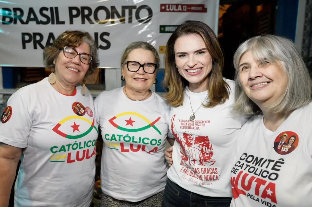Marília Arraes em atividade de um coletivo de católicos em apoio a Lula