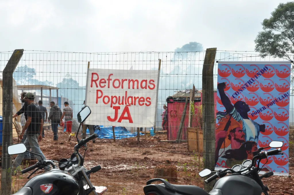 Comunidade Tiradentes resiste a ameaças de despejo há 10 anos