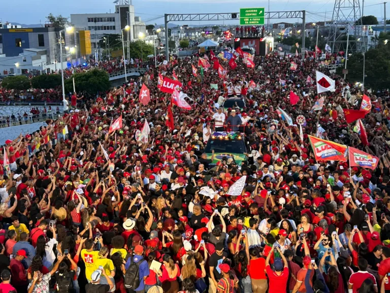 ‘Nunca deixei que o Nordeste fosse tratado como terra de 2ª qualidade’, diz Lula em Petrolina