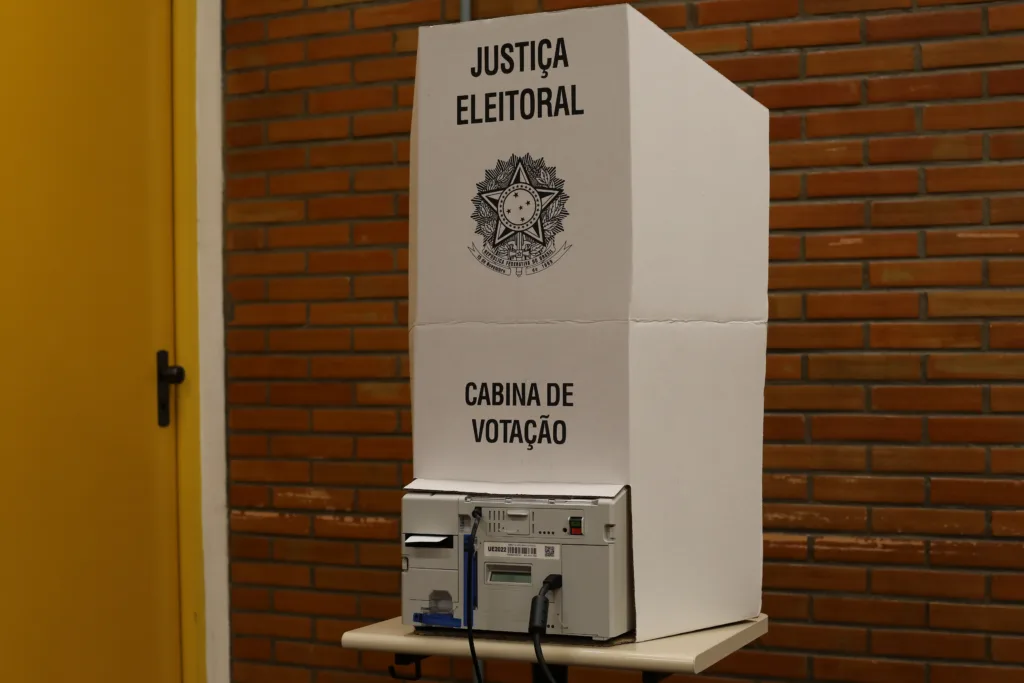 TRE-PR declarou que não foi comunicado pelo TSE