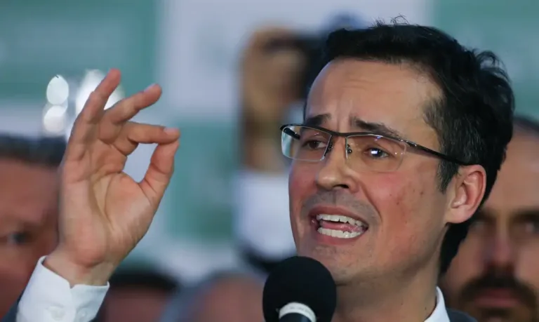 Nunes Marques mantém candidatura de Deltan Dallagnol. TSE ainda julgará em plenário