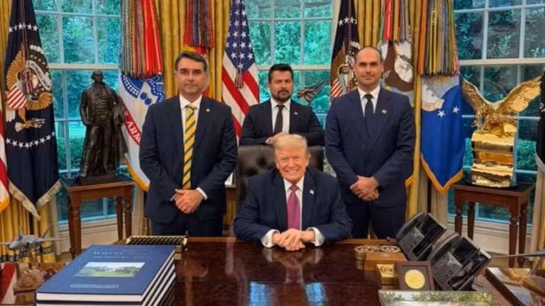 Trump repete narrativa de Flávio Bolsonaro e diz que eleições no Brasil foram 'fraudadas'