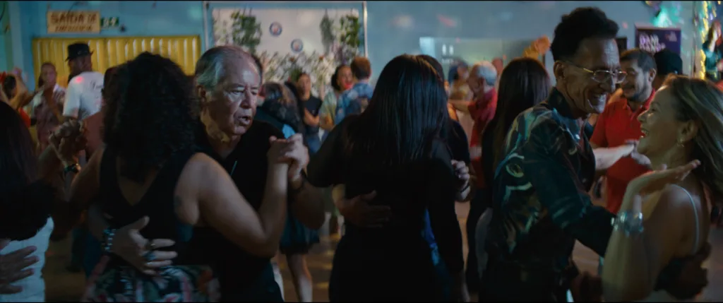 Nos bailões conhecidos como “forró dos véi”, o público 50+ dança a noite inteira, entre flertes e encontros