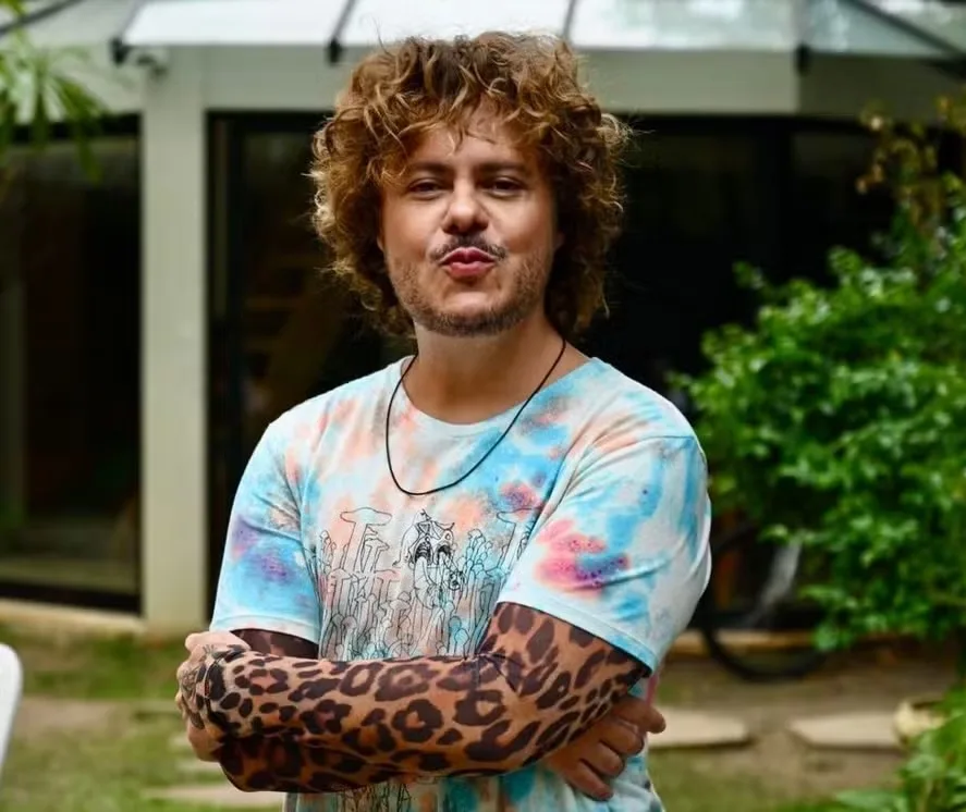 Novo filme da franquia mistura humor e afeto ao abordar o crescimento dos sobrinhos de Tony e as diferentes configurações familiares brasileiras.