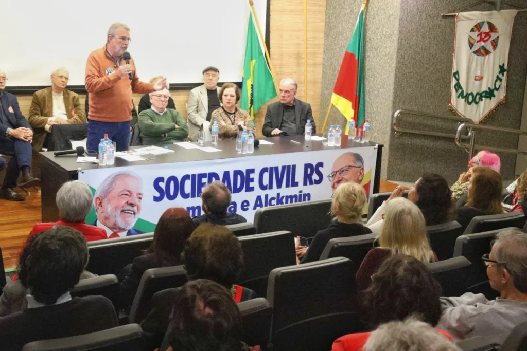 “Não há como derrotar um avanço do fascismo se aqueles que defendem a democracia, as ideias de centro-esquerda, de esquerda, não forem para a ofensiva na política, disputar esses valores”, afirmou Henrique Fonseca