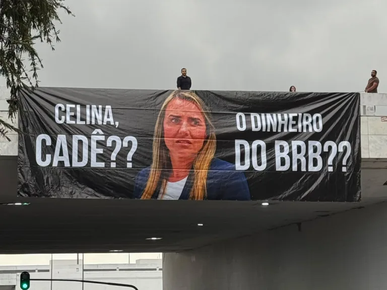 Após espalhar faixas com questionamento sobre o BRB, manifestante é intimado pela Polícia Civil