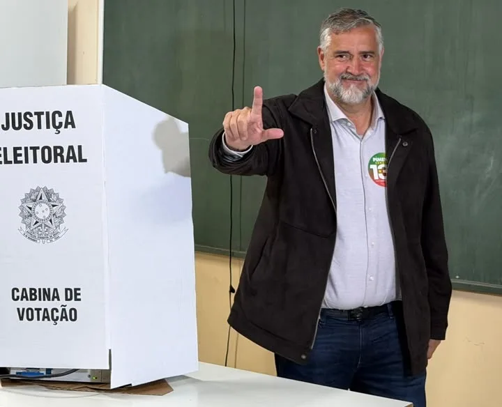 Paulo Pimenta (PT) votou na Escola Estadual Marechal Rondon, em Santa Maria, na manhã deste domingo (4)