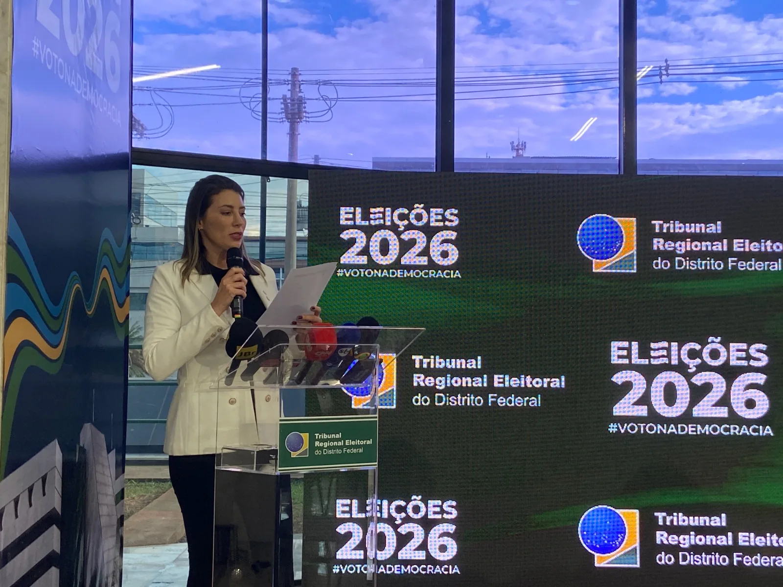 A juíza auxiliar da Presidência do TRE-DF, Dra. Marília Guedes, apresentou o balanço parcial das denúncias de propaganda eleitoral irregular registradas pelo sistema Pardal no DF