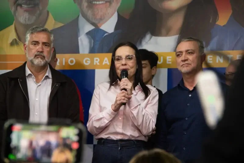 Em discurso voltado ao reconhecimento do avanço da extrema direita no país e especialmente no Sul, Juliana agradeceu aos colegas de disputa majoritária, o vice Edegar Pretto (PT), os candidatos ao Senado Paulo Pimenta (PT) e Manuela d’Ávila (Psol)