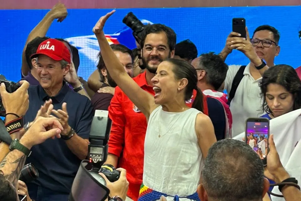 Raquel Lyra (PSD) celebra sua reeleição como governadora de Pernambuco