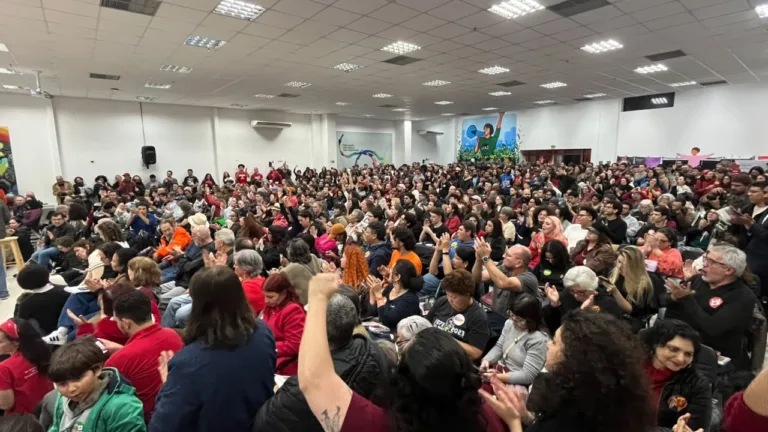 ‘A vitória será nossa’: mobilização histórica reúne mil apoiadores por reeleição de Lula, no PR