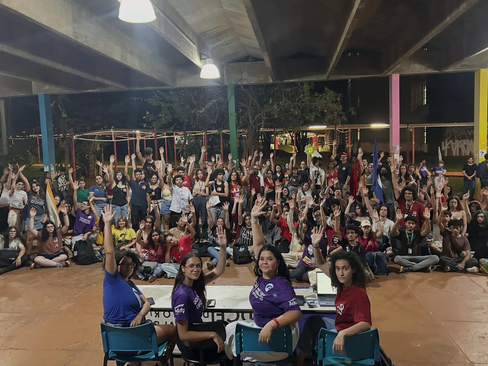 Assembleia estudantil de mobilização pela reeleição de Lula no campus Samambaia da UFG
