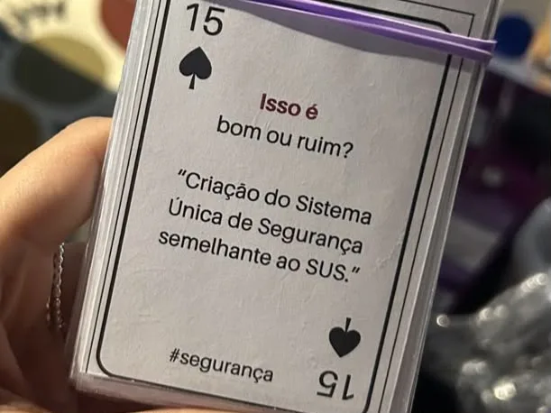 Jogo de cartas utilizado por voluntários, que aborda temas políticos e sociais para estimular o diálogo com eleitores