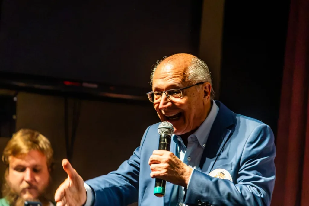 Alckmin destacou a união da direita e da esquerda contra a ameaça à Constituição