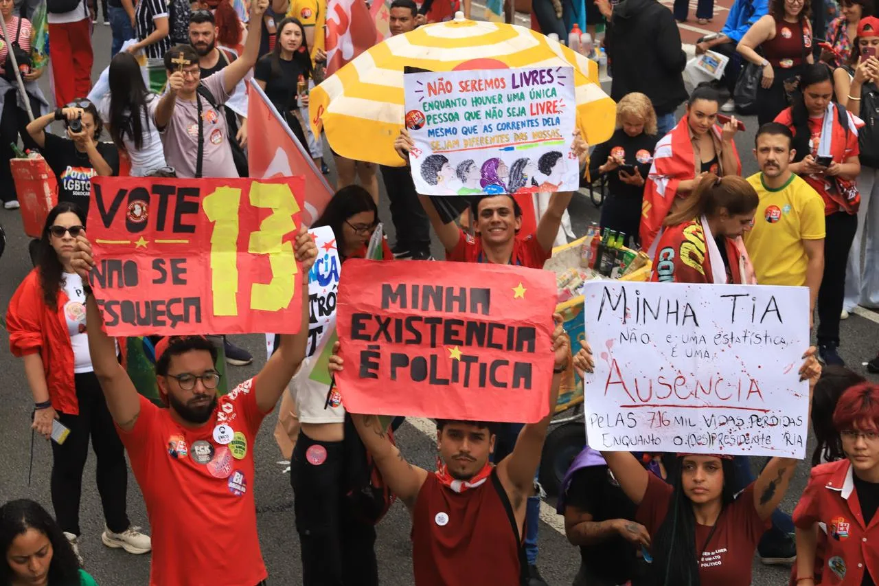 Na Paulista, centenas de milhares se reúniram no último ato de campanha de Luiz Inácio Lula da Silva
