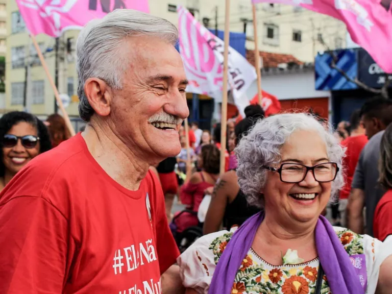No Recife, casal vítima da ditadura alerta para riscos de eleição de Flávio Bolsonaro