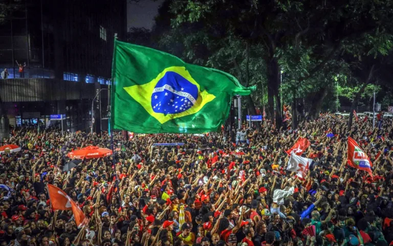 Lula na paulista: ‘Quando o governante não sabe o que fazer, o povo saberá ensinar’