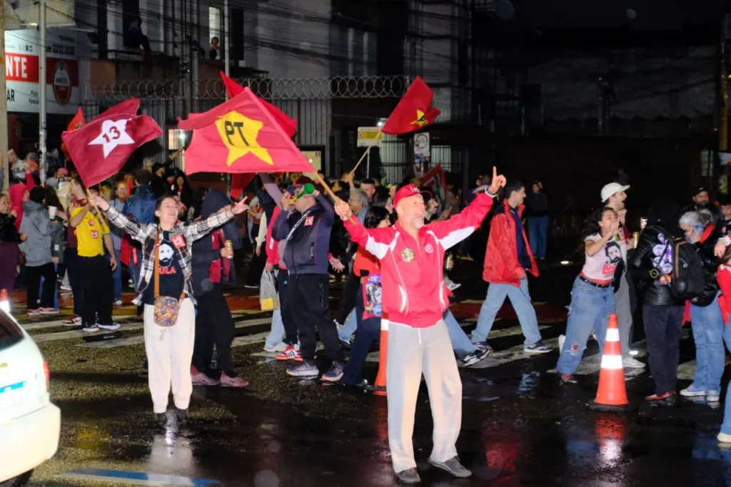 Festa da vitória em Porto Alegre após confirmação da reeleição de Lula