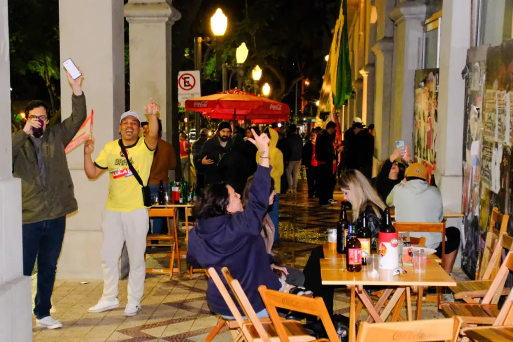 Festa da vitória em Porto Alegre após confirmação da reeleição de Lula