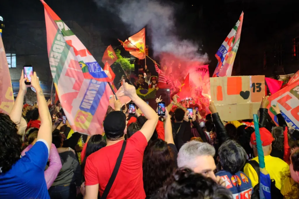 Festa da vitória em Porto Alegre após confirmação da reeleição de Lula