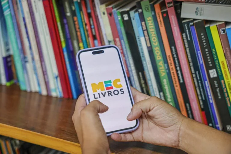 O Ministério da Educação (MEC) participa da 72ª Feira do Livro de Porto Alegre com um estande dedicado ao MEC Livros - Biblioteca Digital do Brasil