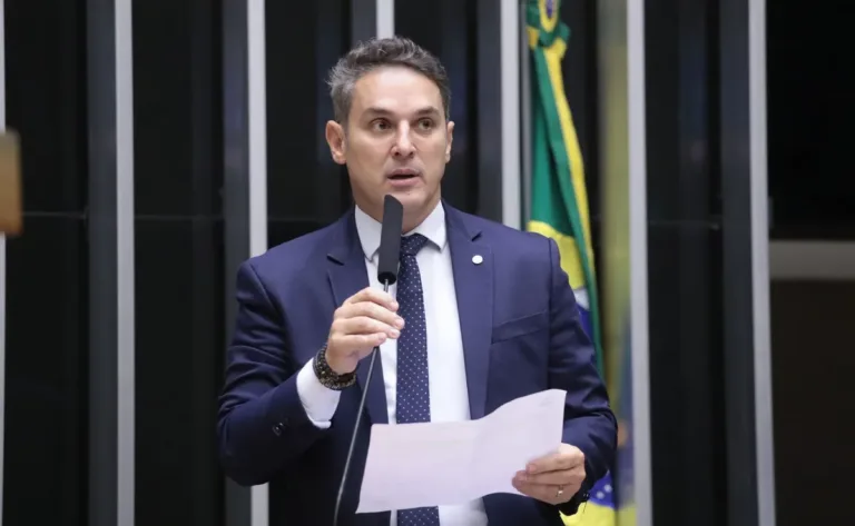 Zucco prepara transição com Leite e aposta em modelo de educação criticado por entidades