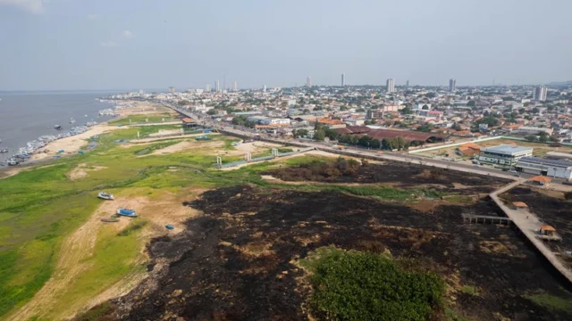 Área queimada, onde era a praia Vera Paz Área queimada, onde era a praia Vera Paz