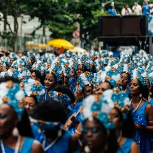 Bloco Ilú Obá de Min desfila no centro de São Paulo