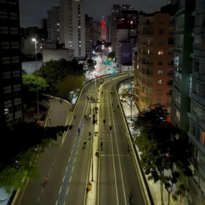Elevado Presidente João Goulart, conhecido popularmente como Minhocão Elevado Presidente João Goulart, conhecido popularmente como Minhocão