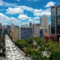 Vista aérea do Minhocão revela galeria a céu aberto no centro de São Paulo Vista aérea do Minhocão revela galeria a céu aberto no centro de São Paulo