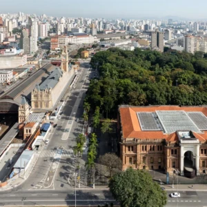 Pinacoteca e Museu da Língua Portuguesa consolidam a região da Luz como um polo vibrante que convida o público a participar ativamente da construção da memória do país. Pinacoteca e Museu da Língua Portuguesa consolidam a região da Luz como um polo vibrante que convida o público a participar ativamente da construção da memória do país.